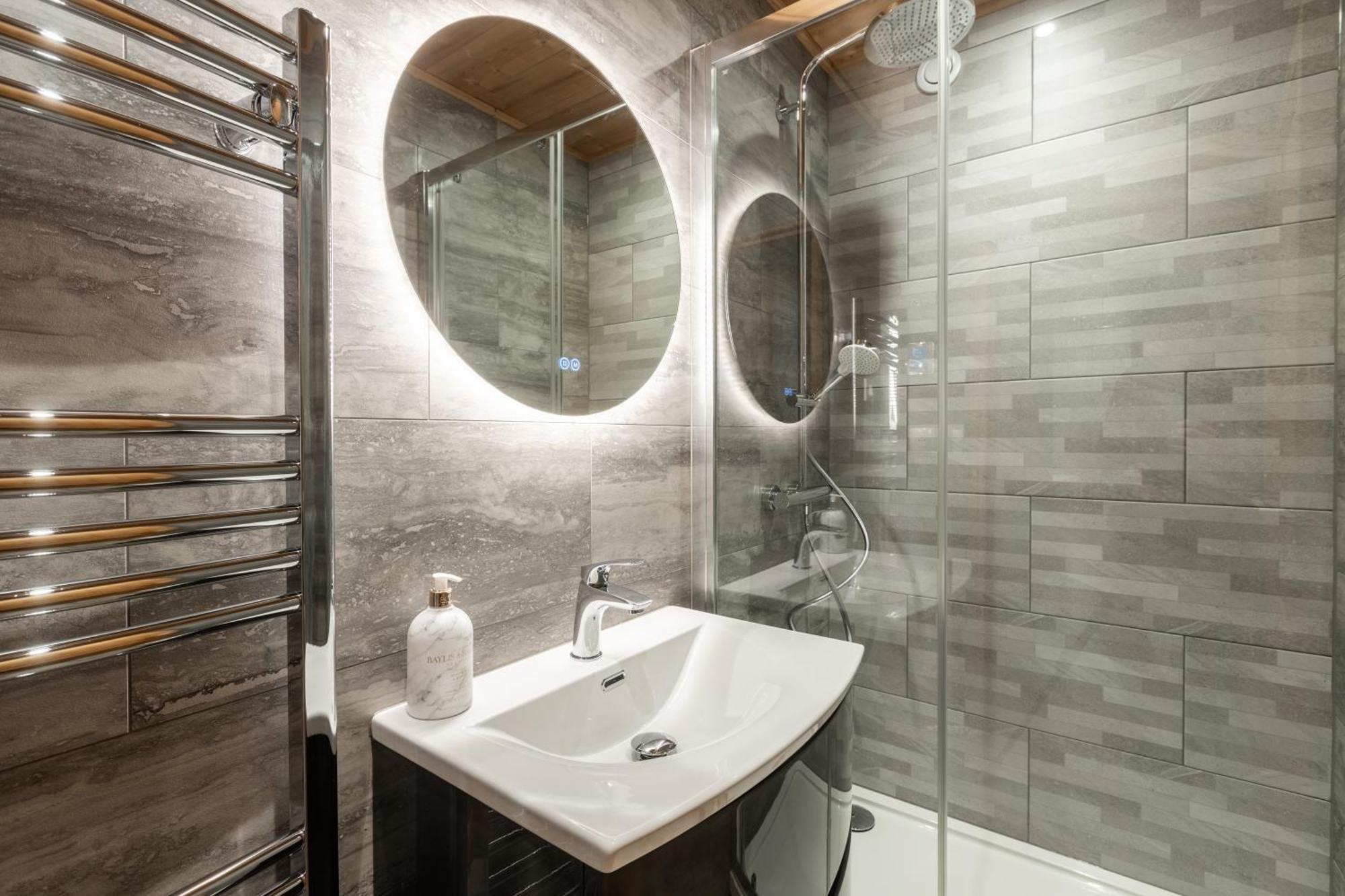 Chalet Le Saint Georges, Morzine, Proche Centre Luaran gambar